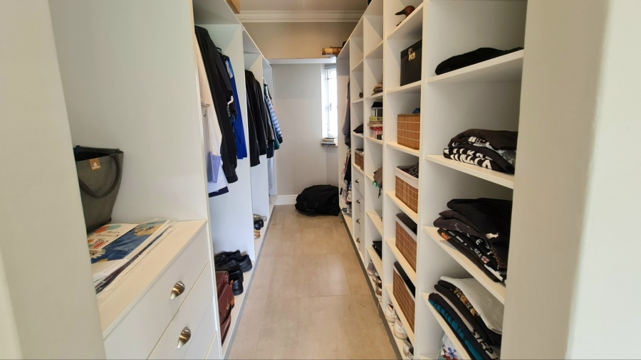 4 Bedroom Property for Sale in Whale Rock Western Cape